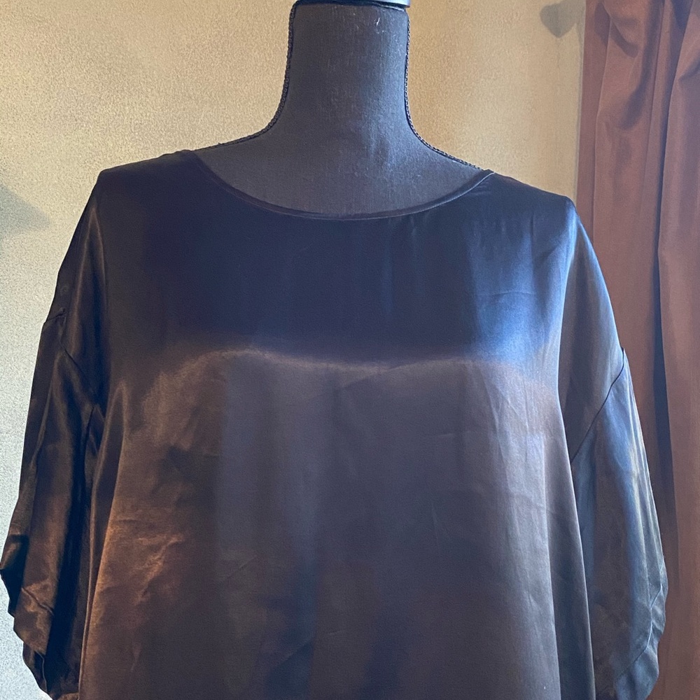 Vince Camuto S/S drop shoulder round neck  top